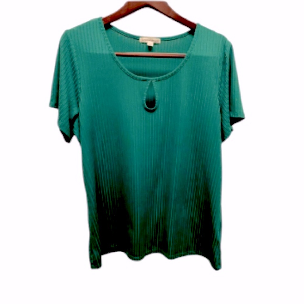 💥SALE 2/$15💥 WAREHOUSE ONE Green Ribbed Keyhole Top!!!